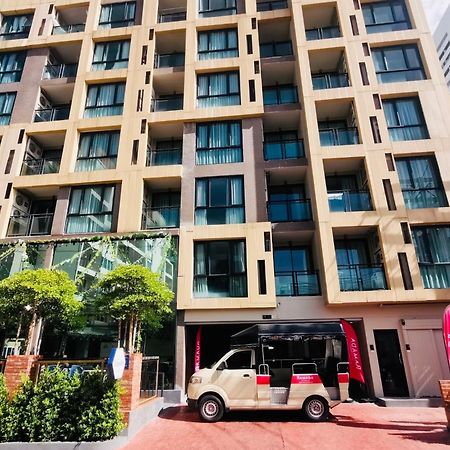 Ramada By Wyndham Bangkok Ten Ekamai Residences Exterior foto