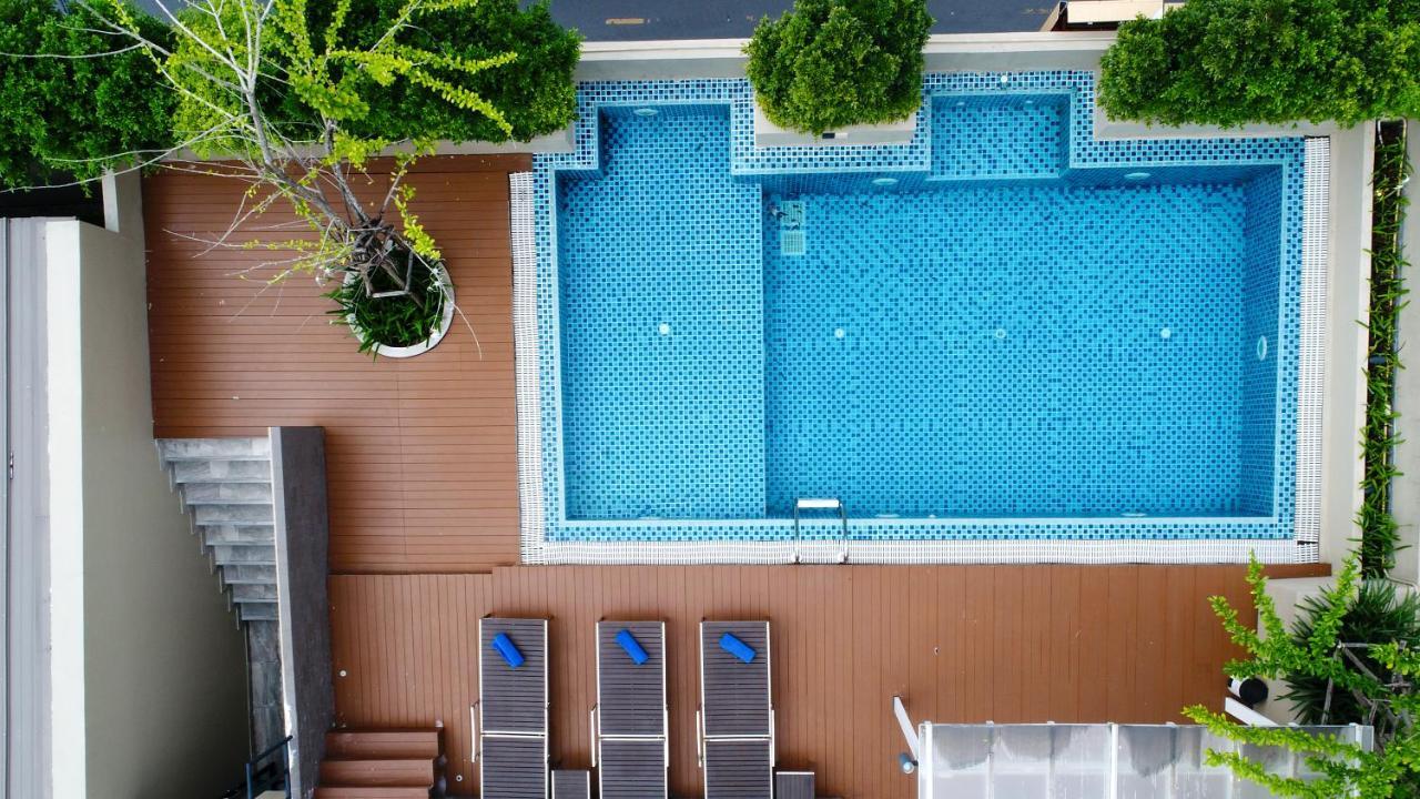 Ramada By Wyndham Bangkok Ten Ekamai Residences Exterior foto