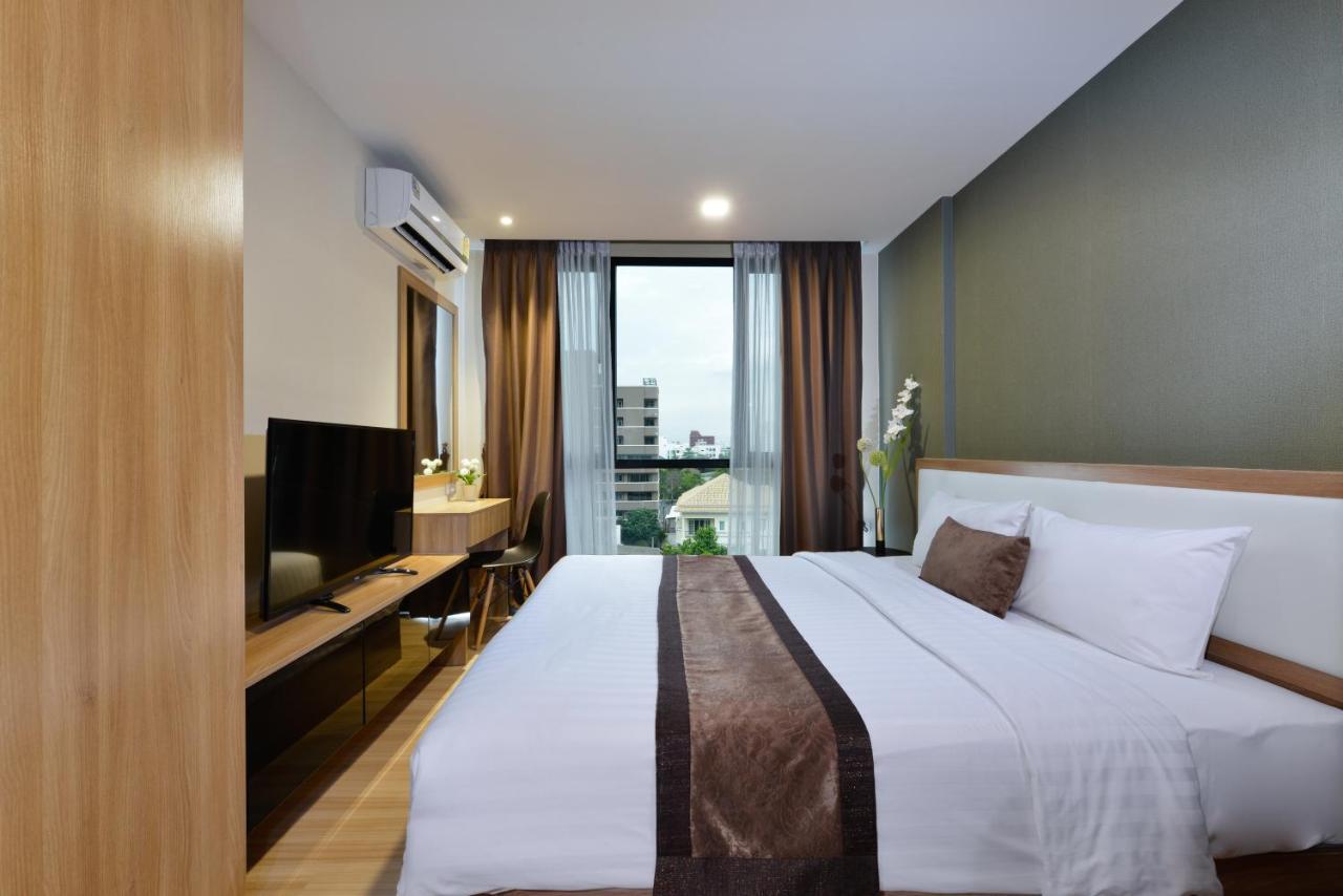 Ramada By Wyndham Bangkok Ten Ekamai Residences Exterior foto