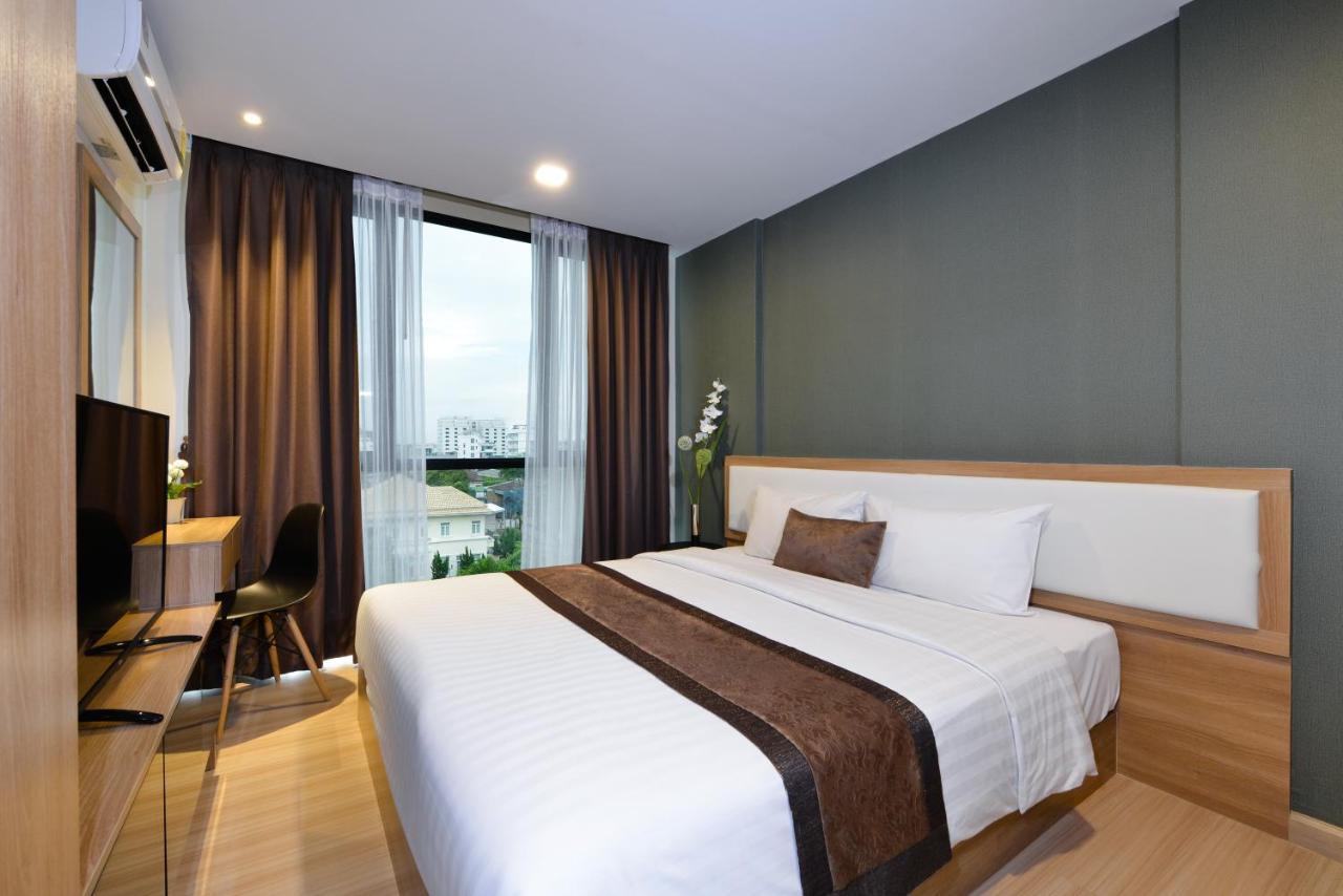 Ramada By Wyndham Bangkok Ten Ekamai Residences Exterior foto