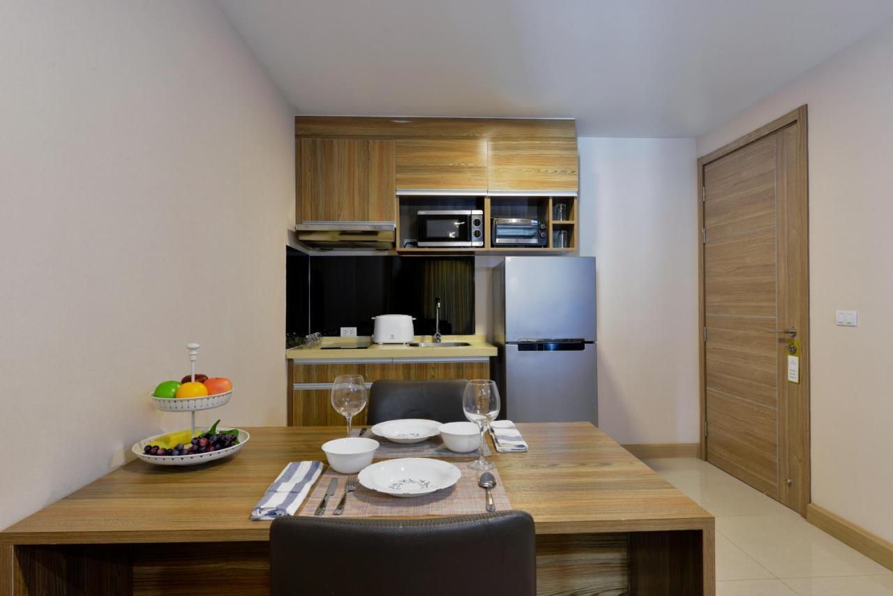 Ramada By Wyndham Bangkok Ten Ekamai Residences Exterior foto