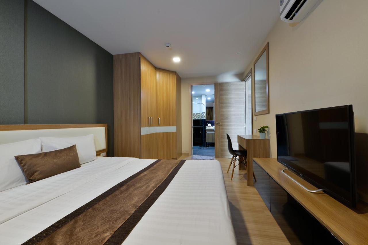 Ramada By Wyndham Bangkok Ten Ekamai Residences Exterior foto