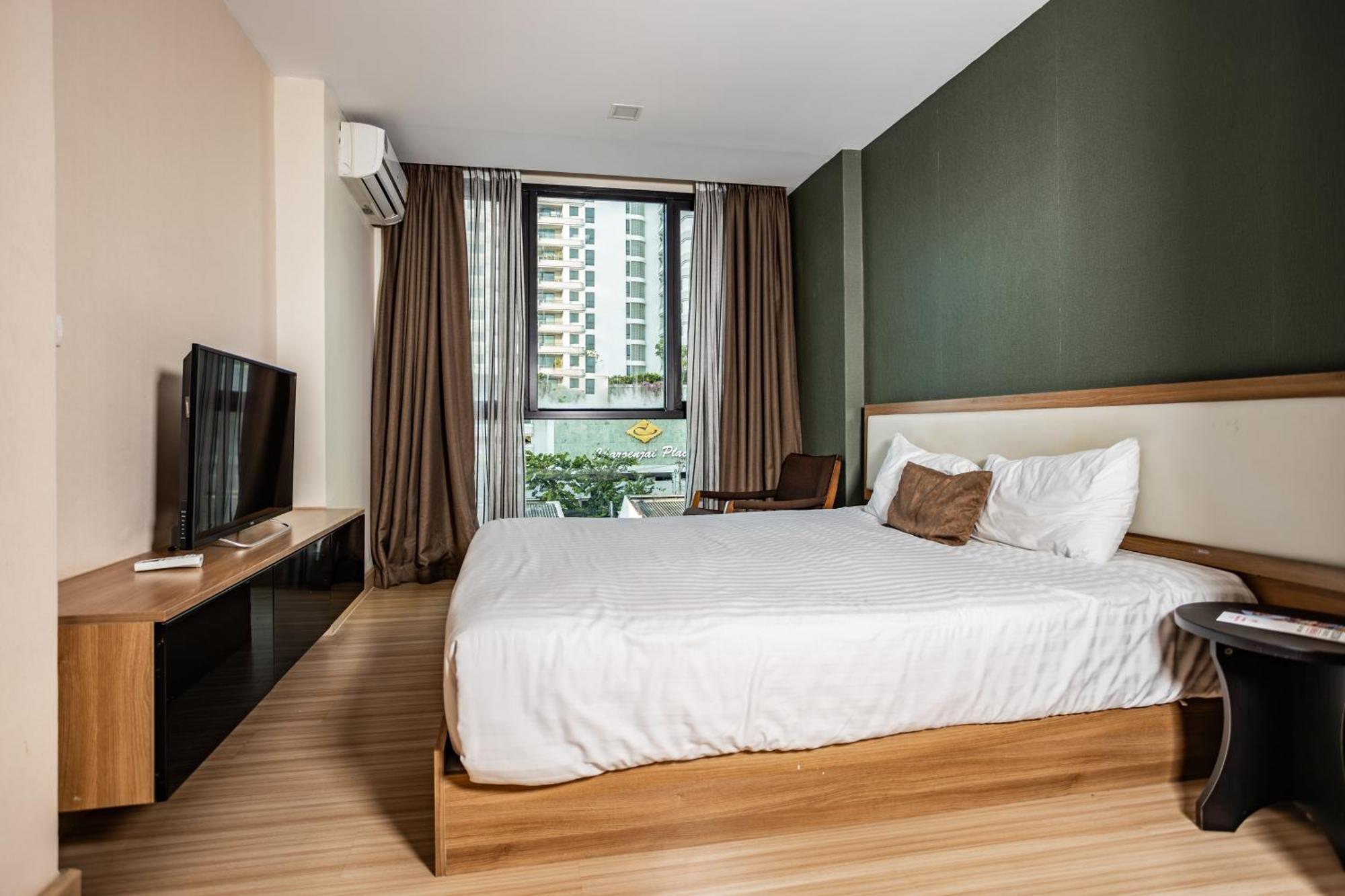 Ramada By Wyndham Bangkok Ten Ekamai Residences Exterior foto