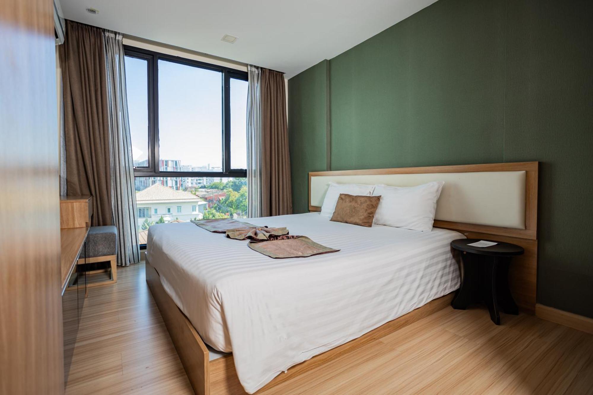 Ramada By Wyndham Bangkok Ten Ekamai Residences Exterior foto