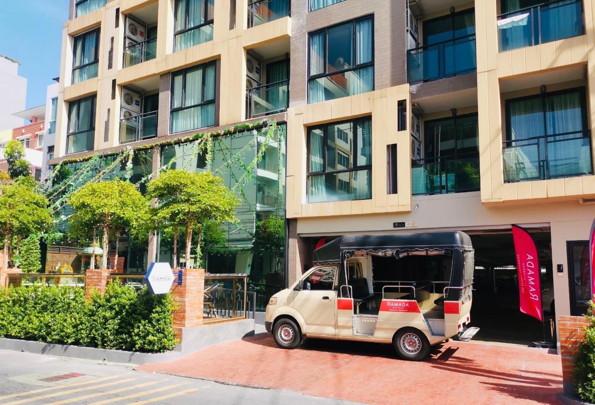 Ramada By Wyndham Bangkok Ten Ekamai Residences Exterior foto