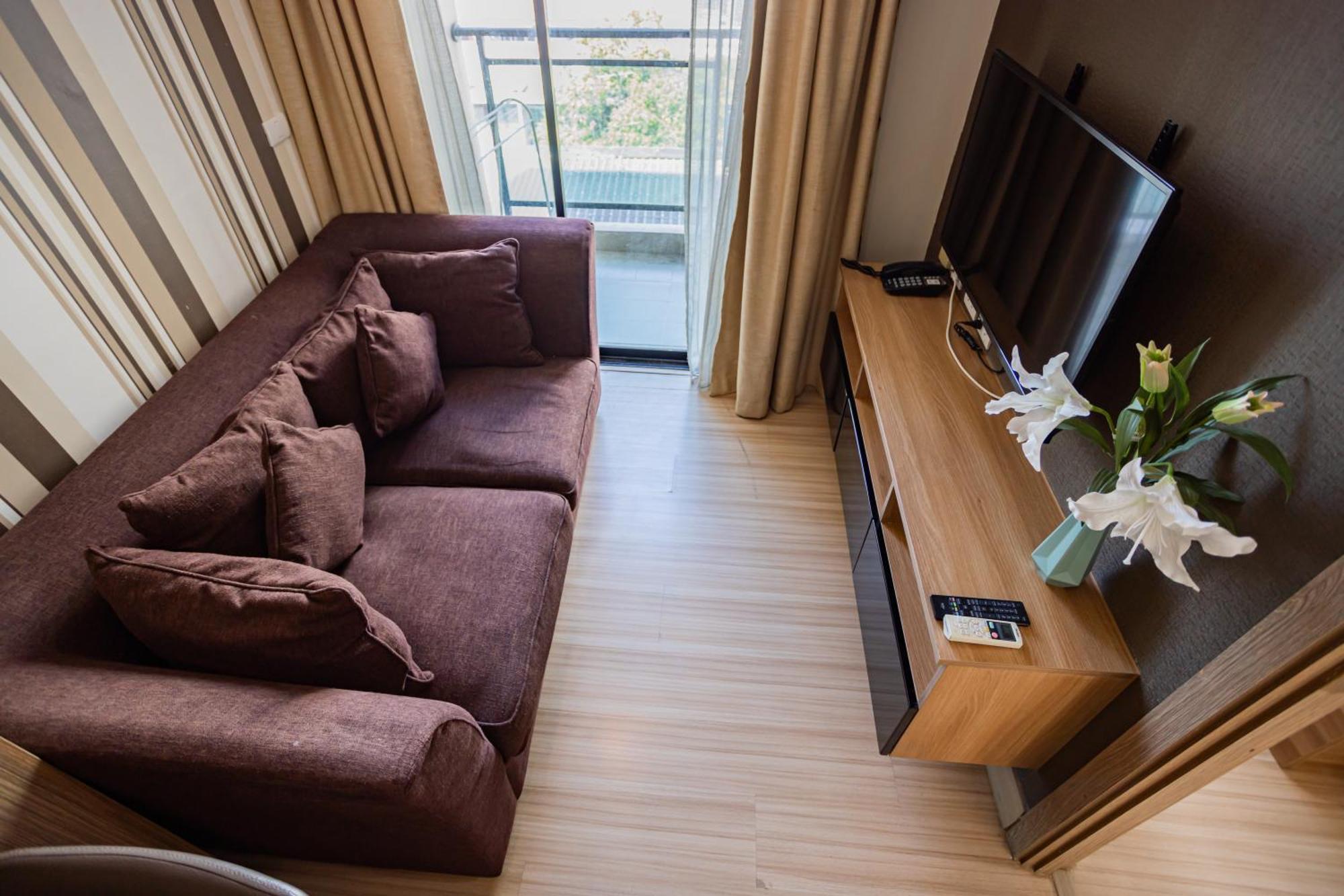 Ramada By Wyndham Bangkok Ten Ekamai Residences Exterior foto
