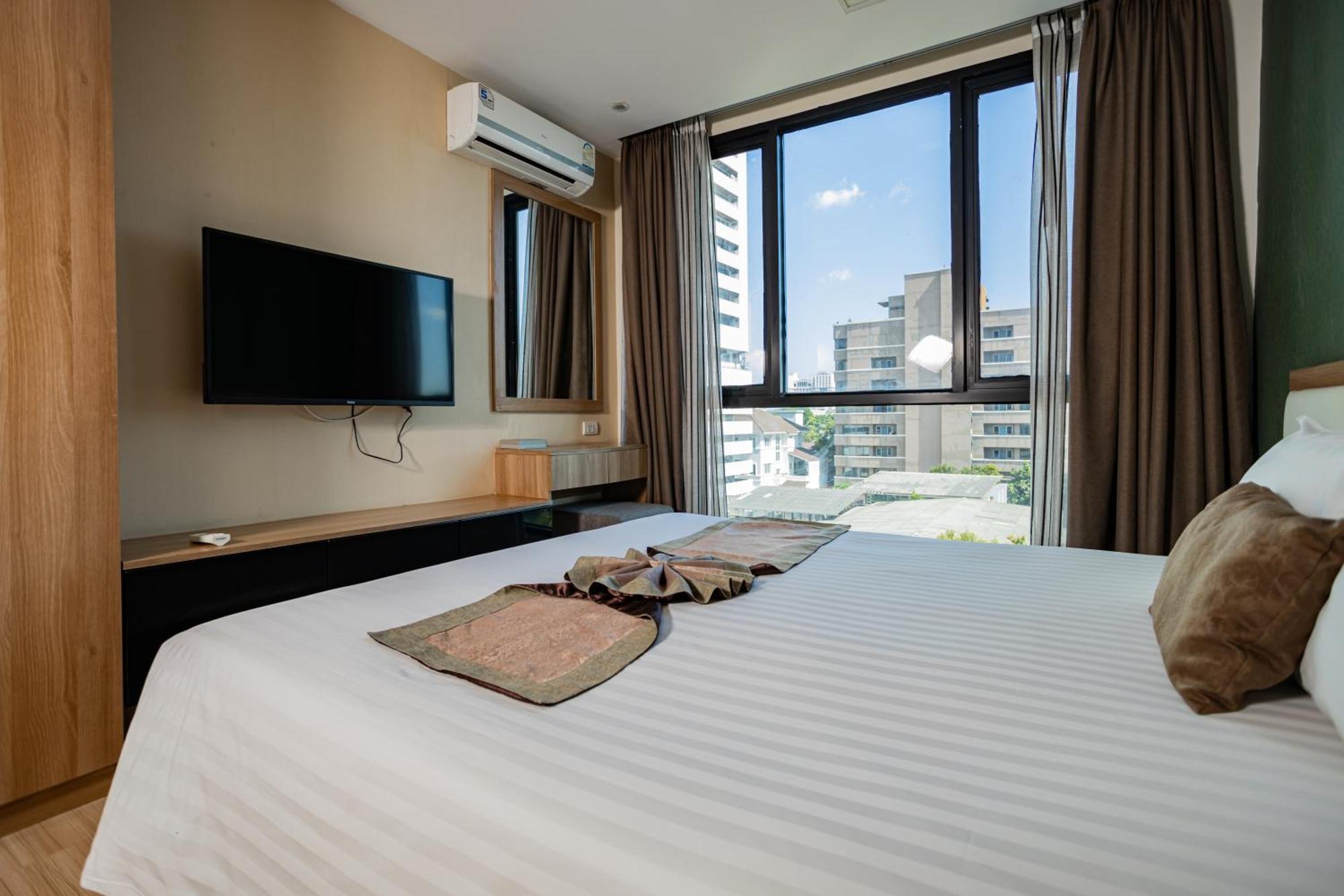 Ramada By Wyndham Bangkok Ten Ekamai Residences Exterior foto
