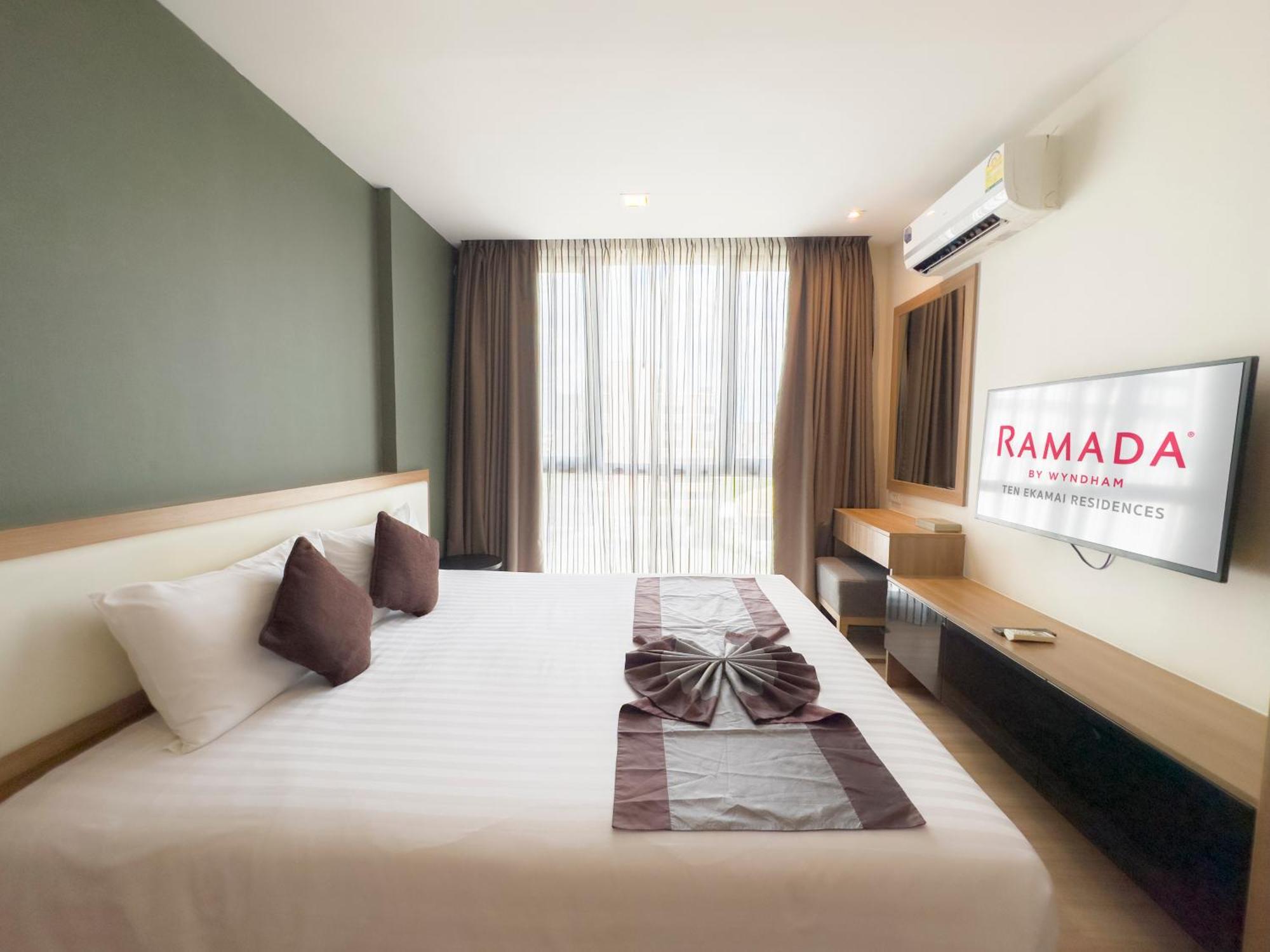 Ramada By Wyndham Bangkok Ten Ekamai Residences Exterior foto